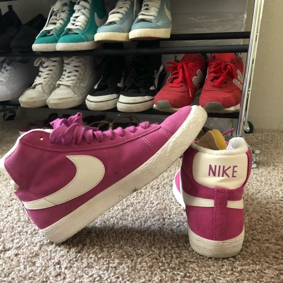 fuchsia nike blazers